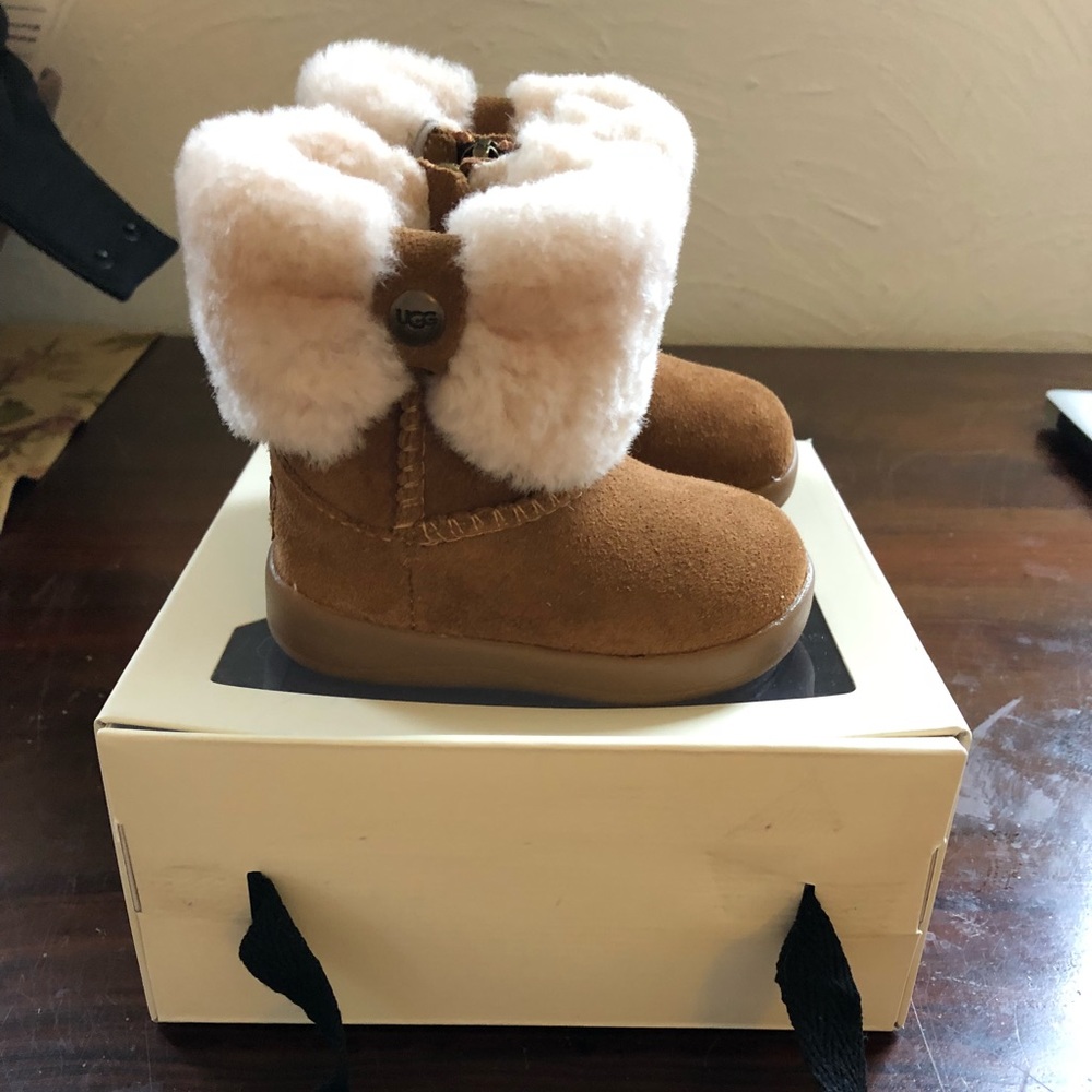 Uggs Ramona Children’s Boot size 2/3
